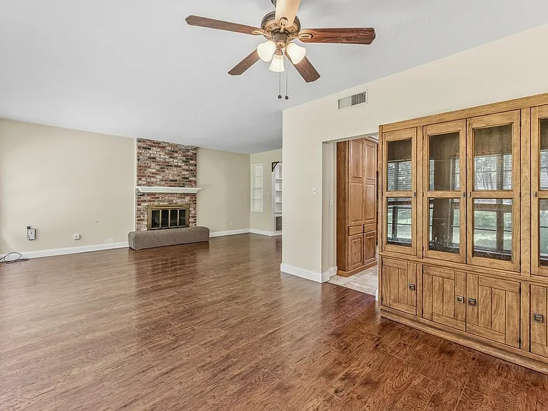 401 Woodmont Dr — Photo 10