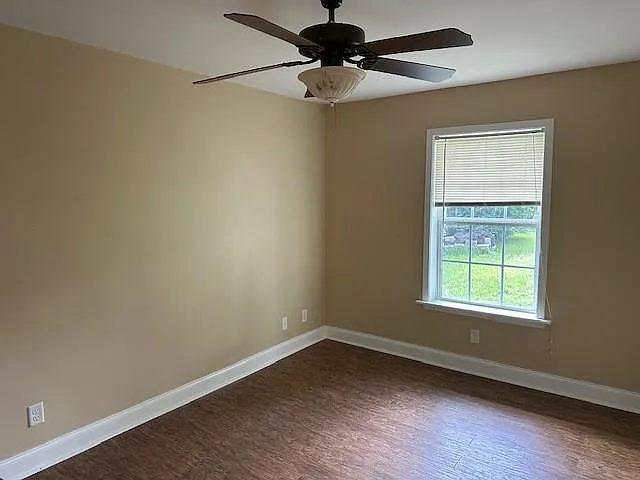 2124 Dupont Dr — Photo 7