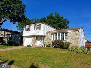 9729 Beacon Rd, Philadelphia, PA 19115