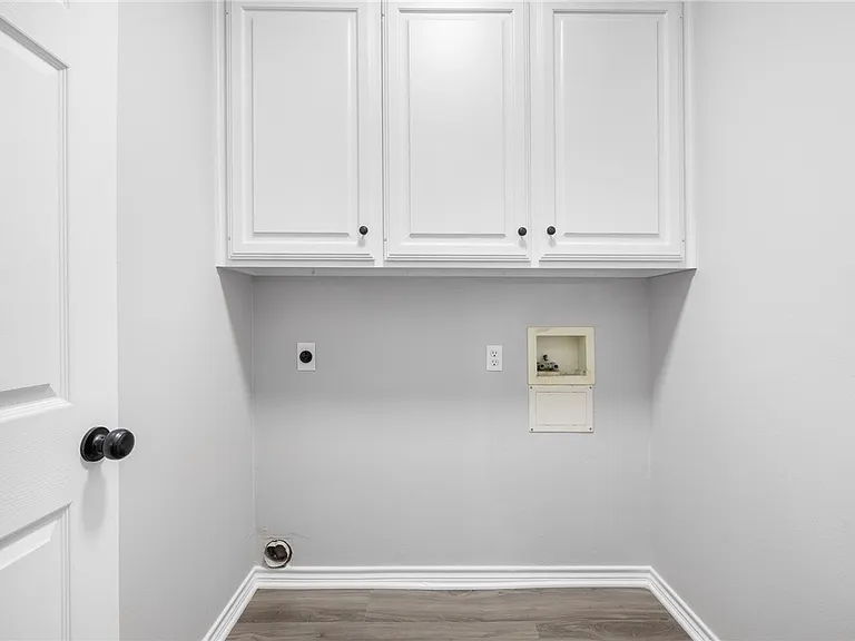 1301 Essex Grn — Photo 5