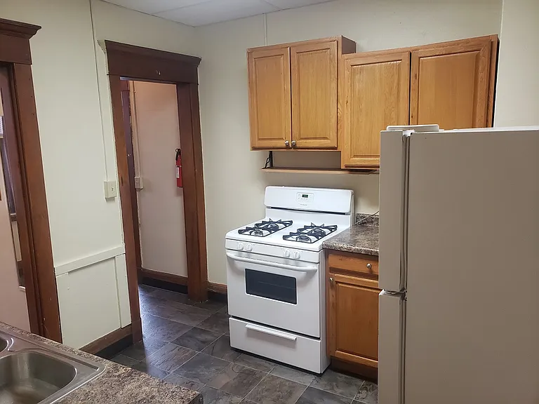731 E 1st St #4 — Photo 9