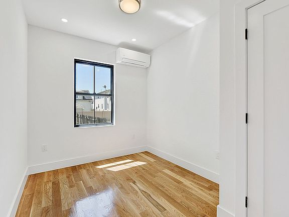 5th image of 111-38 168th St #2