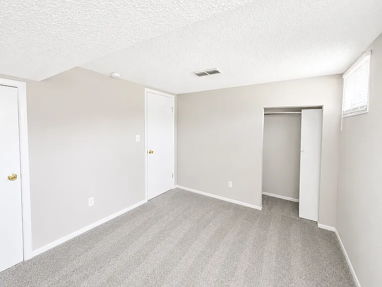 403 NE Westwind Dr #B — Photo 12