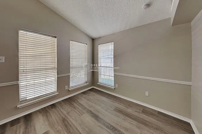 3 bed, 2.0 bath, 1568 sqft, $2,175 — Photo 4