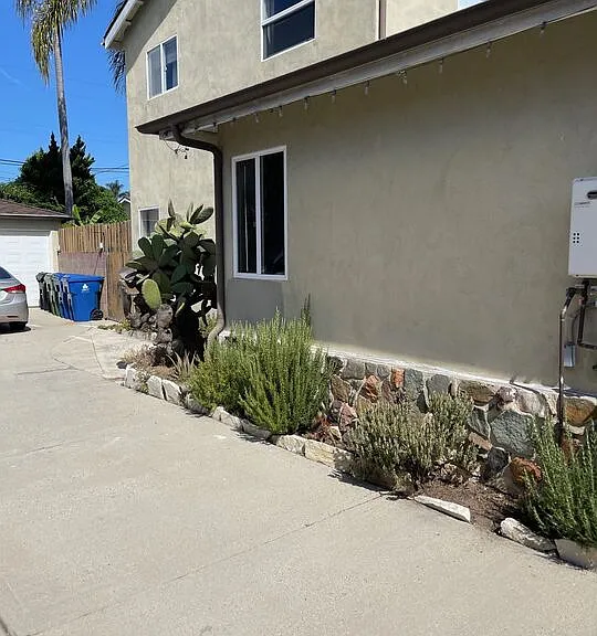 8503 Lilienthal Ave — Photo 12