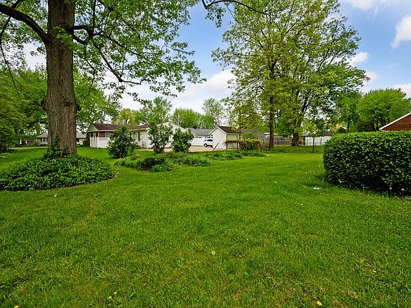 5th image of 383 Homer St