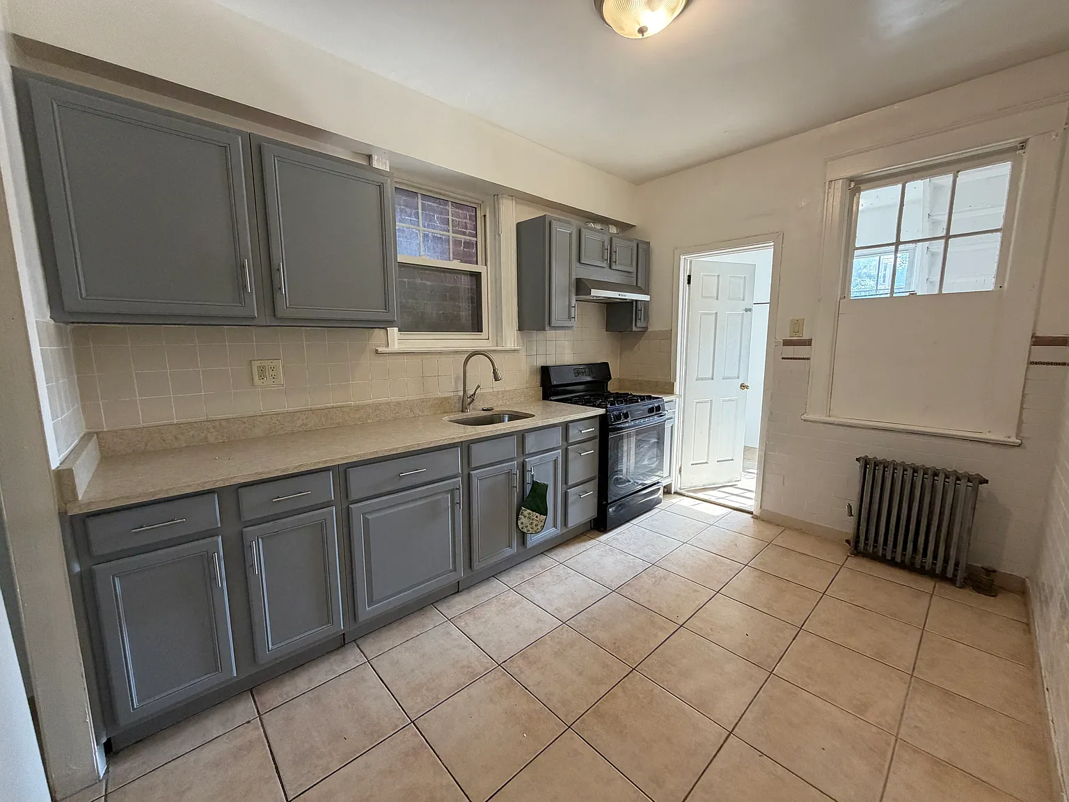 2314 Barnes Ave — Photo 2