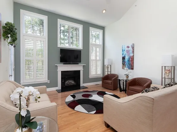 54 Pondside Dr #54, Bolton, MA 01740