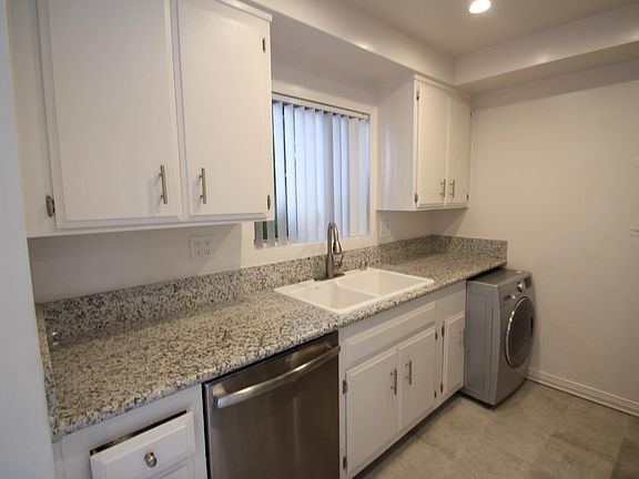 4th image of 1728 Montana Ave #11