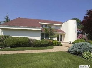 59 Villanova Ln, Dix Hills, NY 11746
