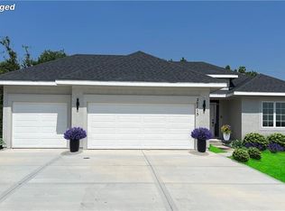 20715 Emerald St, Spring Hill, KS 66083