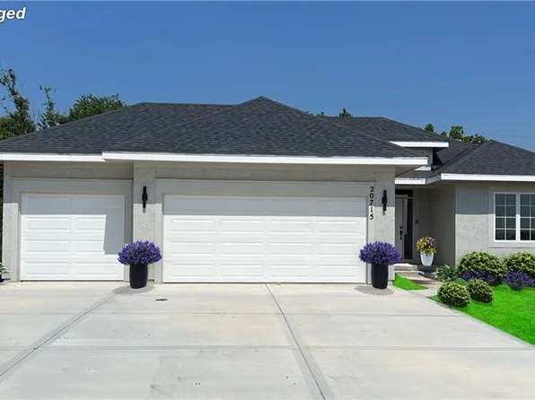 20715 Emerald St, Spring Hill, KS 66083