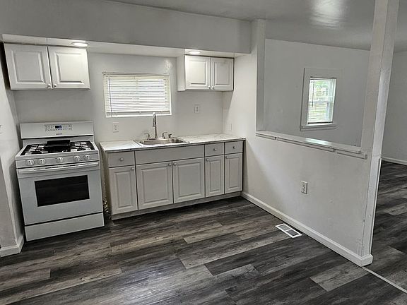 3rd image of 111 N Burlington St #111