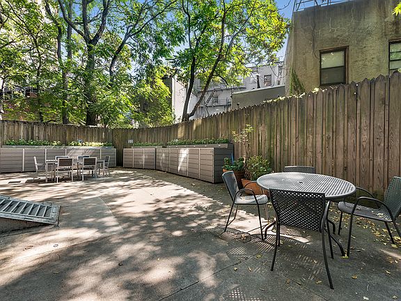 4th image of 26 Cornelia St APT 14