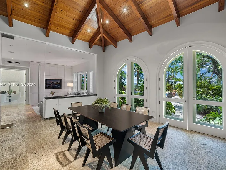 16 Palm Ave — Photo 12