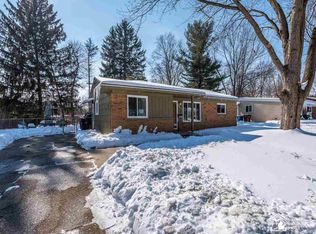 2820 Beacon Hl, Ann Arbor, MI 48104