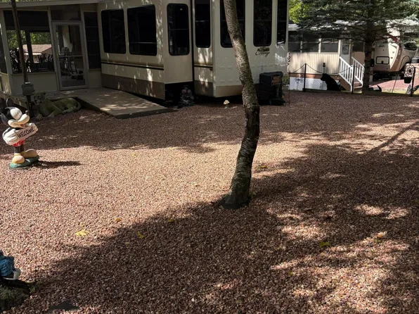 1907 Arrowhead Ln, Milford, PA 18337