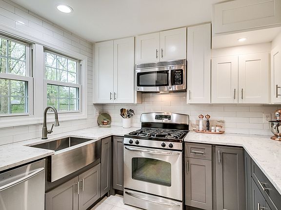 4th image of 6213 Beachway Dr