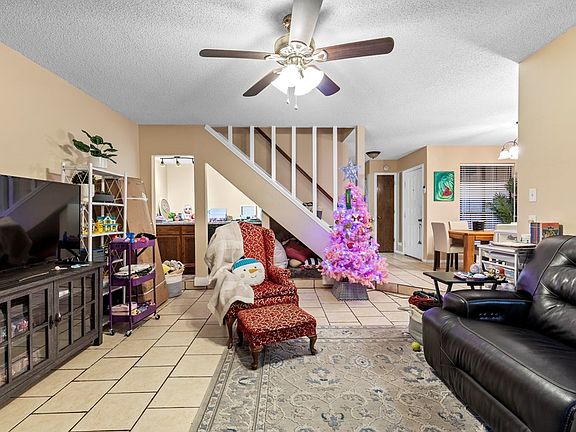 3rd image of 3208 Elma Dr