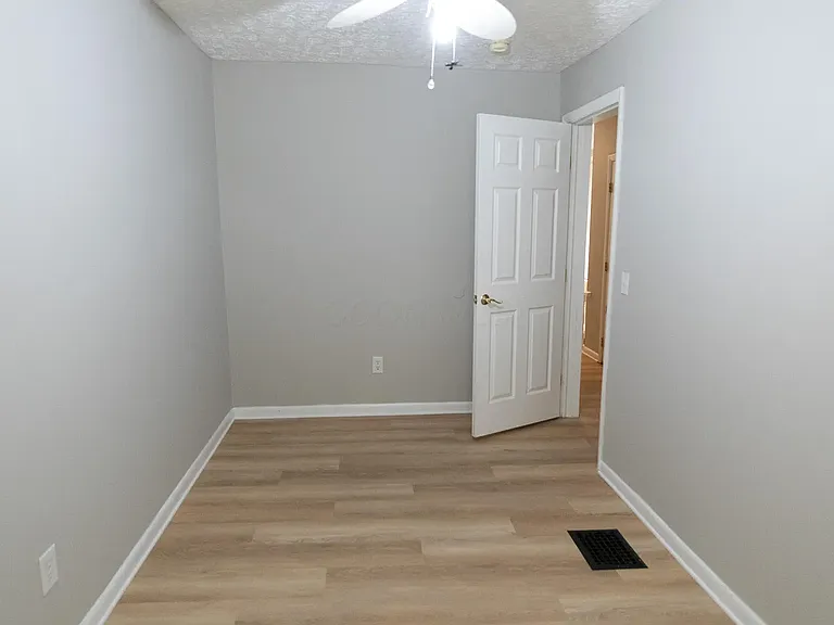 624 S Champion Ave — Photo 8