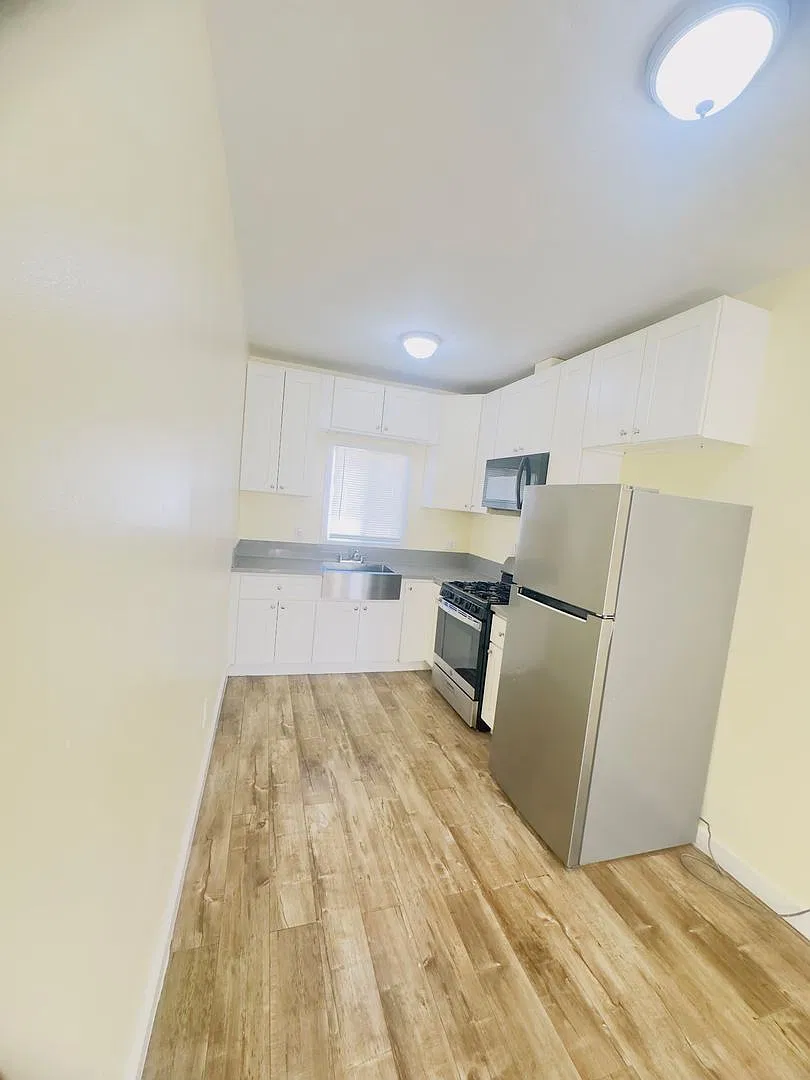 2 bed, 1.0 bath, $2,150 — Photo 2