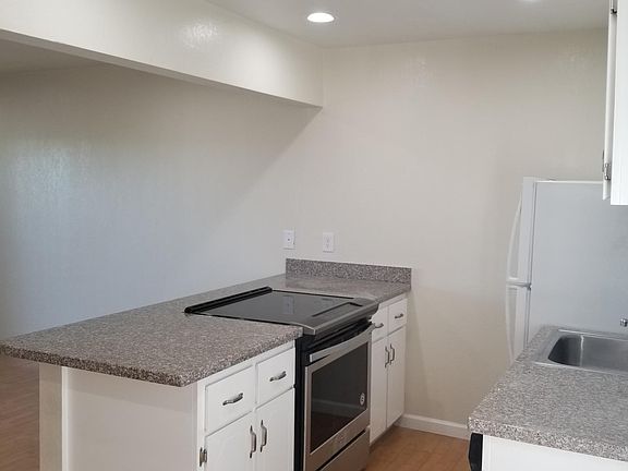4th image of 1991 Ascot Dr #2