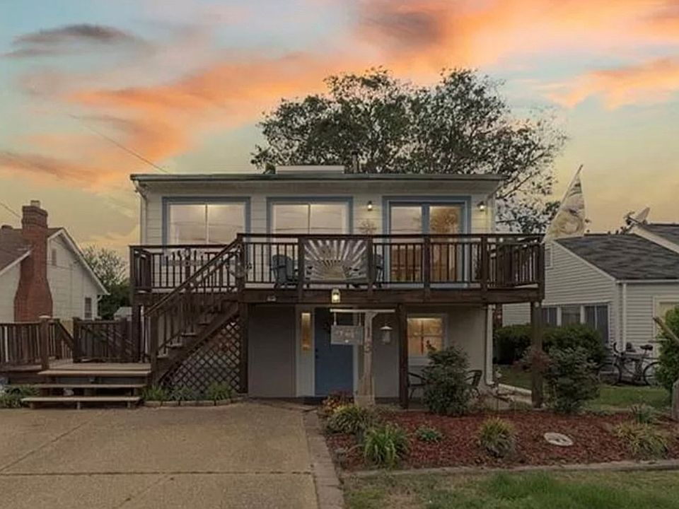 1st image of 13 Lighthouse Dr