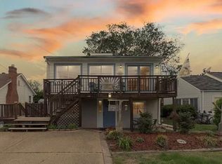 13 Lighthouse Dr, Hampton, VA 23664