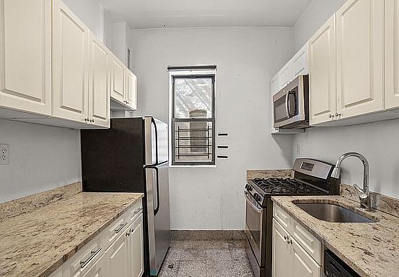4th image of 853 Saint Nicholas Ave APT 303