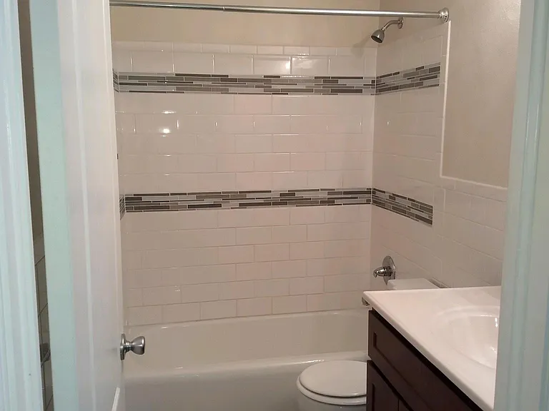 301 W Illinois St — Photo 15