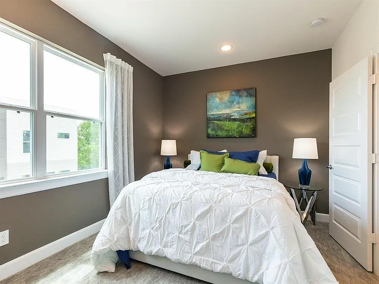 310 Jensen Dr — Photo 16