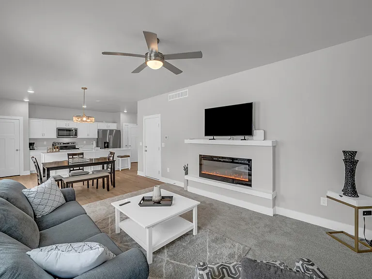 690 SE Booth Ave — Photo 10