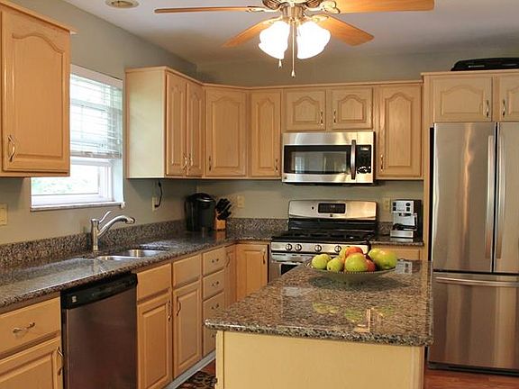 3rd image of 136 Bayberry Ln