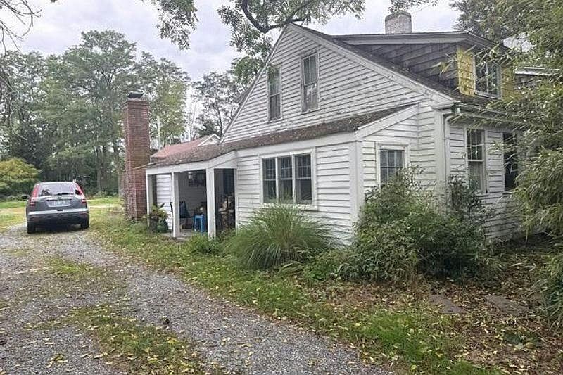 1st image of 803 Main St