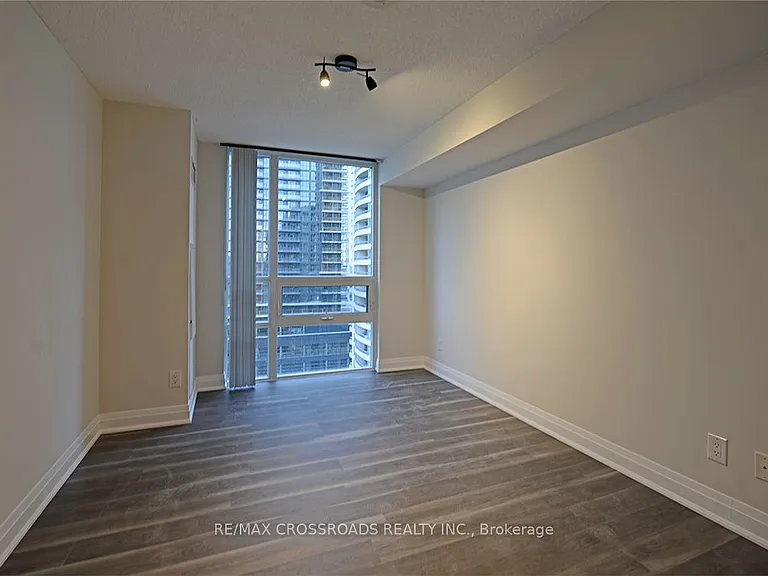 35 Hollywood Ave #1709 — Photo 17