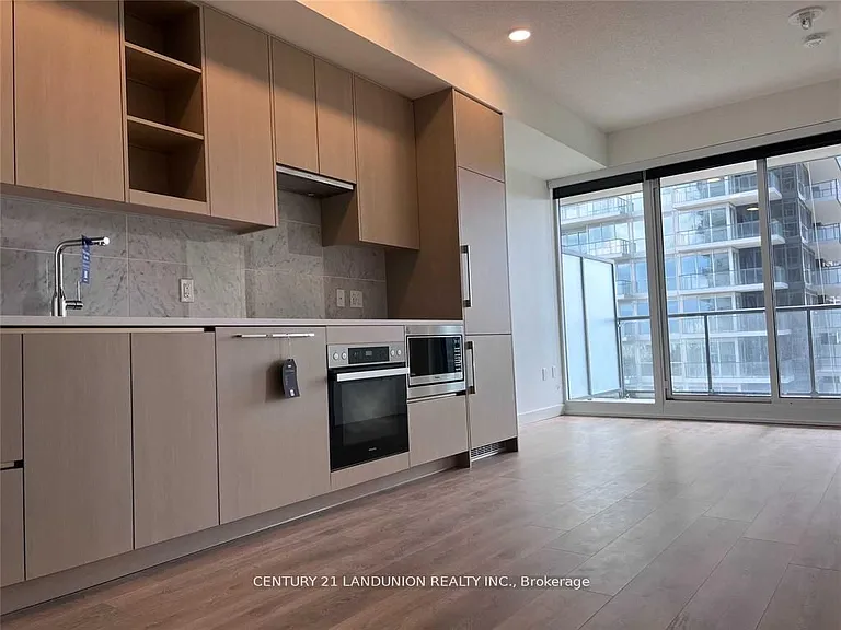 95 McMahon Dr W #1808 — Photo 11