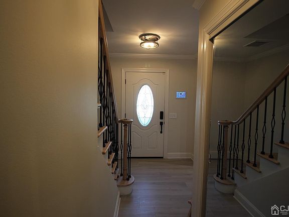 4th image of 819 Coolidge Ave