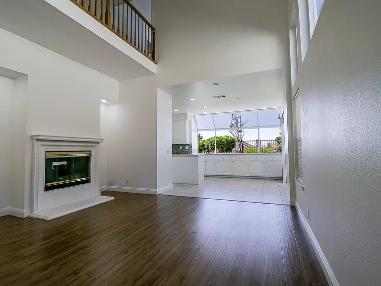 25035 Eaton Ln — Photo 7