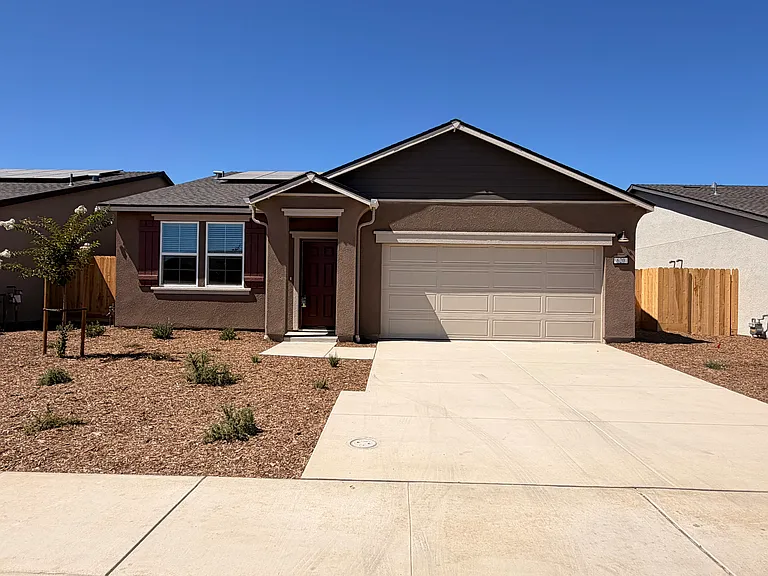 620 Riley Ave — Photo 1