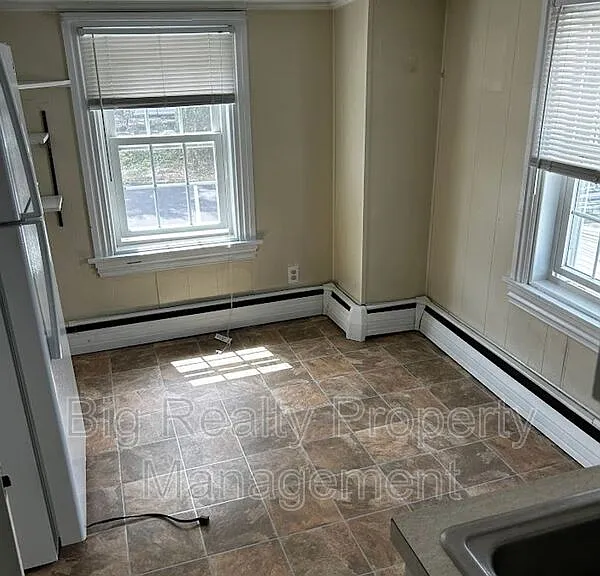 106 N Main St #B — Photo 7