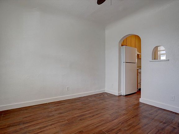 4th image of 412 S Lowell Blvd APT 2