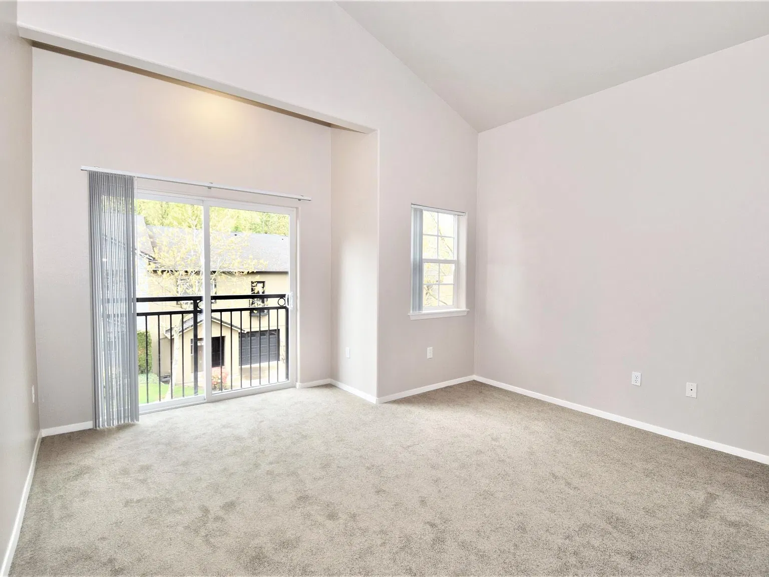 2 bed, 1220 sqft, $2,199 — Photo 4