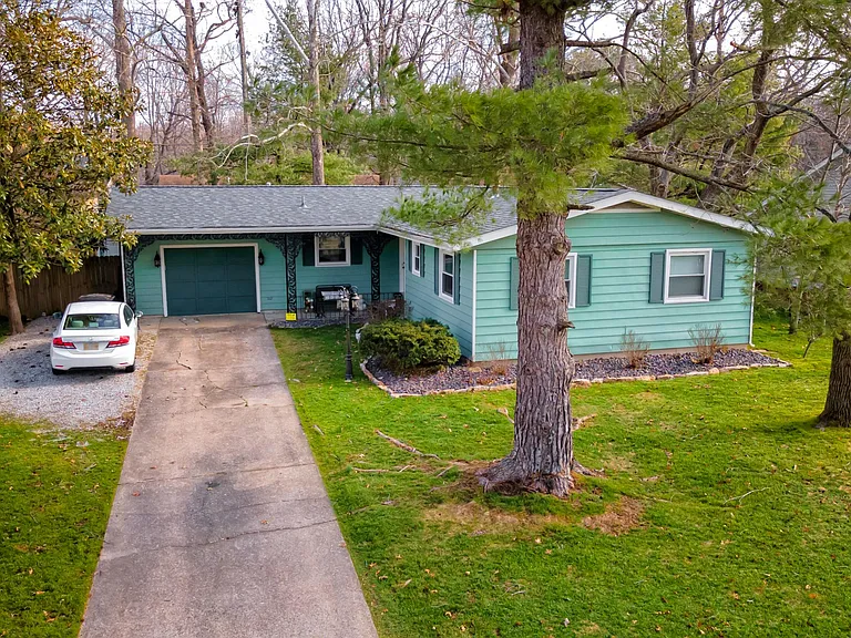 609 S Emerald Ln — Photo 1