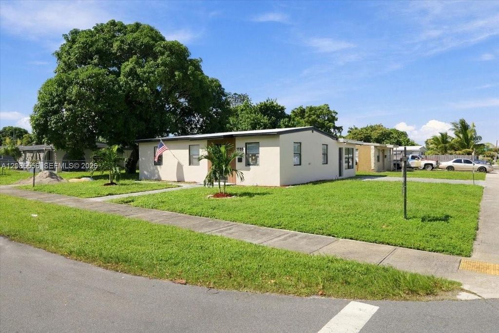 1589 NW 4th Ave, photo 2