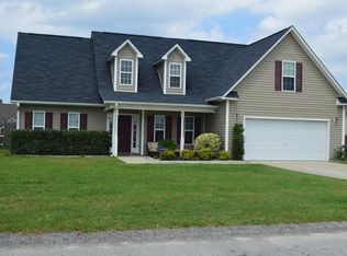 156 Wallflower Rd, Raeford, NC 28376