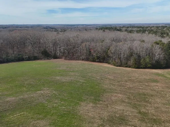 2 Far A Way Rd, Elberton, GA 30635