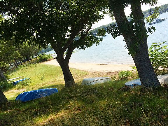 Neighborhood Broad Cove