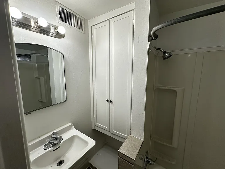 172 W Maple Ave #2 — Photo 22