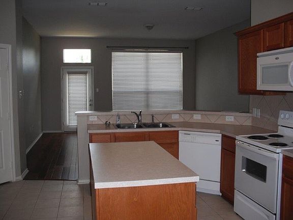 2nd image of 2035 Cumberland Dr