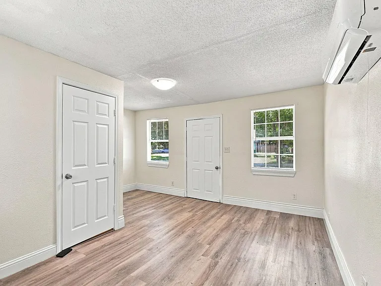1012 W Hart Ave — Photo 17